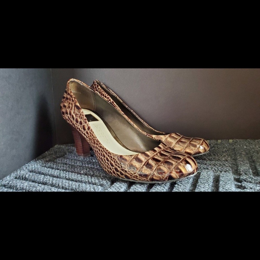 Liz Claiborne faux crocodile leather heels size 6